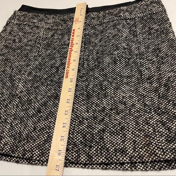 Ann Taylor Loft Knee Length Career Skirt l Color Black l Size 8 - Picture 4 of 15